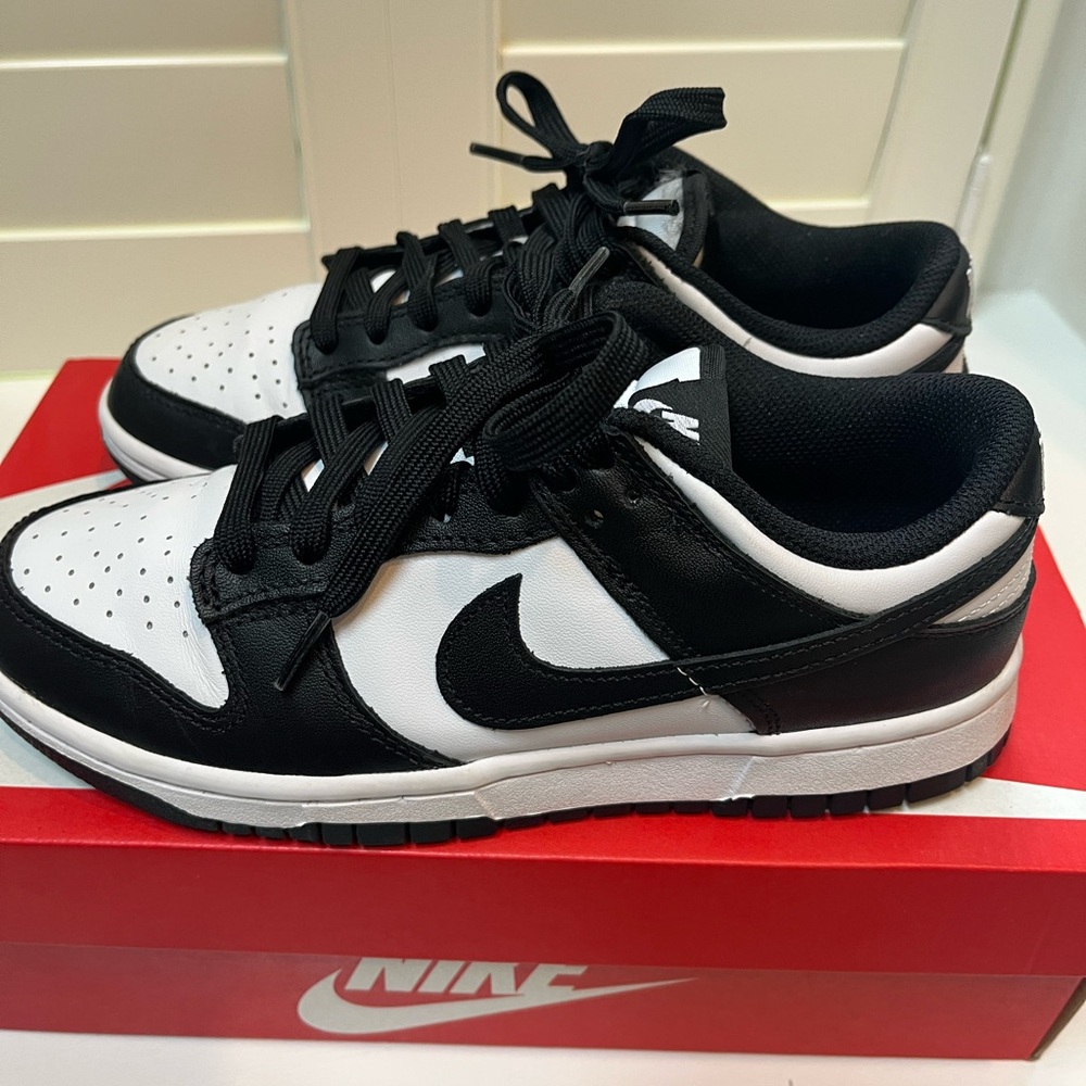 Nike Women’s Panda Dunks- size 7.5